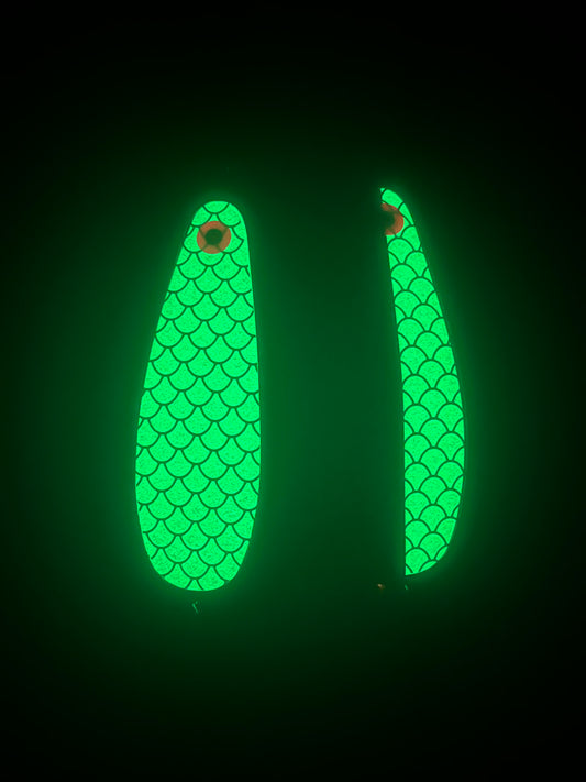 50/50 Fisheye Scale 5.5" white black uv glow gold/silver